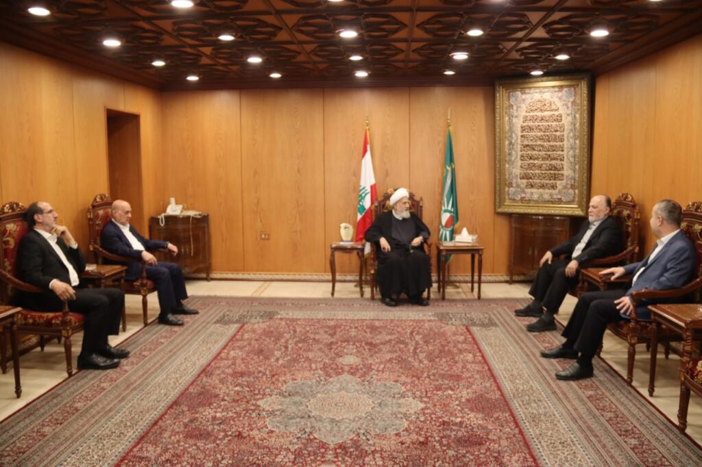 استقبل نائب رئيس المجلس الإسلامي الشيعي الأعلى العلامة الشيخ علي الخطيب قبل ظهر اليوم في مقر المجلس طريق المطار، وفدا من كتلة الوفاء للمقاومة