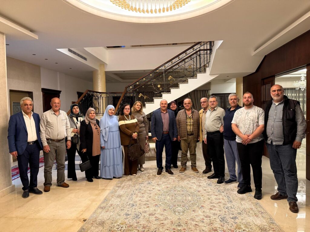 عزام يواصل لقاءاته التشاورية ويستقبل في منزله وفدًا من لجنة ساحة القدس في صيدا مؤكدًا عل أهمية تنمية المدينة على كافة الصعد