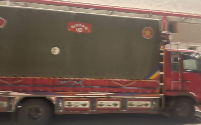 “الريجي” كمنت لشاحنة في بيروت وضبطت فيها مصنوعات تبغية مهربة