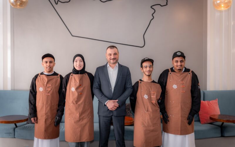 شركة الإمارات للسيارات توظف مواطنين إماراتيين من أصحاب الهمم عبر مبادرة “بي كافيه