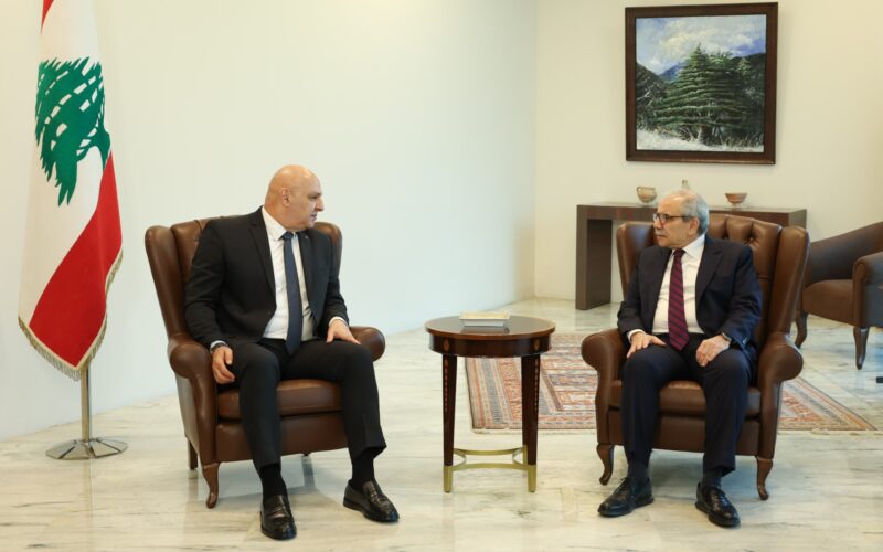 الرئيس عون تابع مع قائد الجيش الاعتداءات الإسرائيلية على النبطية وإقليم التفاح